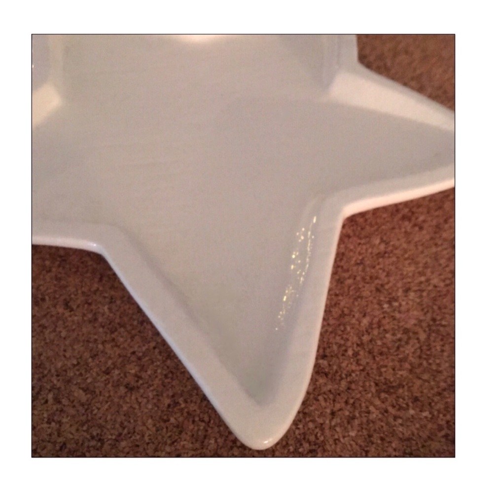 Creative Co-op Ceramic Textured Star Plate - Picture 6 of 9